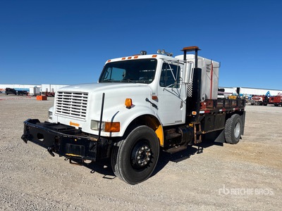 1993 International 4900 4x2 Flatbed Truck