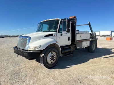 2004 International 4300 4x2 Reel Truck