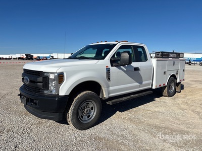2019 Ford F-350 XL 4x4 Extended Cab Utility Truck