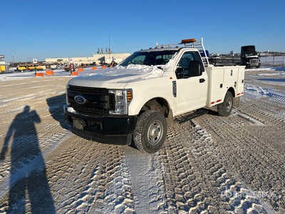 2019 Ford F-350 4x4 Utility Truck