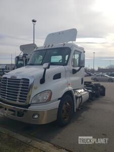 2015 Freightliner Cascadia 113 6x4 T/A Day Cab Truck Tractor (Inoperable)