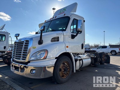 2015 Freightliner Cascadia 113 6x4 3-Achs Sattelzugmaschine (Inoperable)