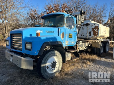 1998 Mack RD690S 6x4 Camion-citerne (Inoperable)