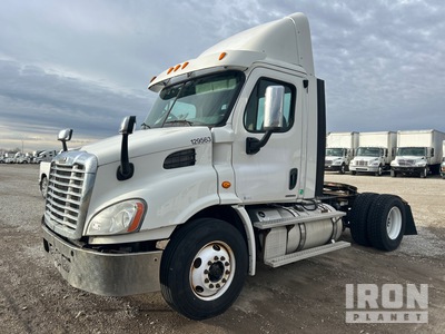 2012 Freightliner CASCADIA 113 4x2 S/A Day Cab Truck Tractor