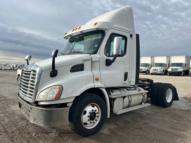 2012 Freightliner Cascadia 113 4x2 S/A Day Cab Truck Tractor