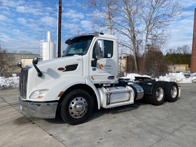 2016 Peterbilt 579 6x4 T/A Day Cab Truck Tractor