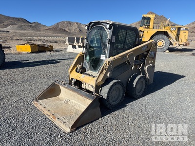 2021 Cat 226D3 Two-Speed شاحنة جرافة