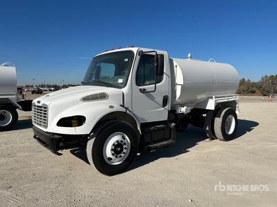 2015 Freightliner M2 106 2000 gal 4x2 Camion cisterna de agua