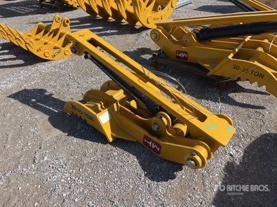 2025 HW THUMB20-25H 30 in Hydraulic Excavator Thumb - Fits Cat 320, 325 / 20 - 25 ton (Unused)