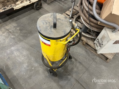 Uni-ram U100-S Pneumatic Sand Blaster