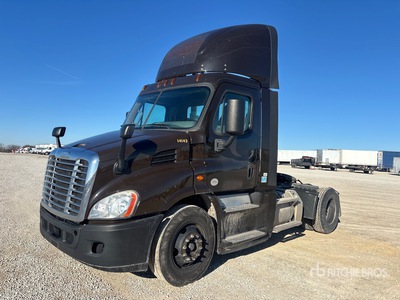 2015 Freightliner Cascadia 113 4x2 S/A Day Cab Truck Tractor