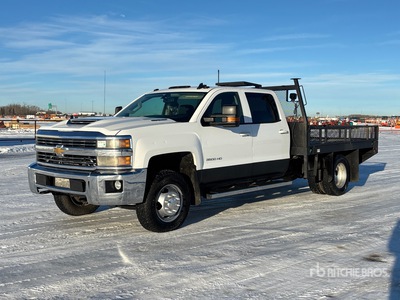 2017 Chevrolet Silverado 3500HD 4x4 Crew Cab 平台トラック
