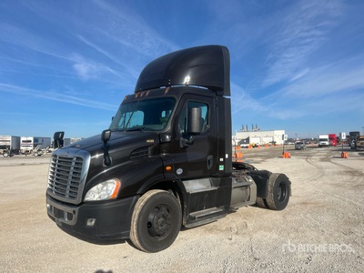 2015 Freightliner Cascadia 113 4x2 トラックトラクター（S/A）