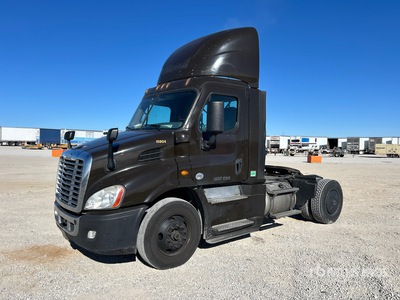 2017 Freightliner Cascadia 113 4x2 Day Cab Truck Tractor