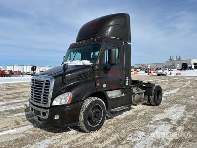 2017 Freightliner Cascadia 113 4x2 Day Cab Truck Tractor