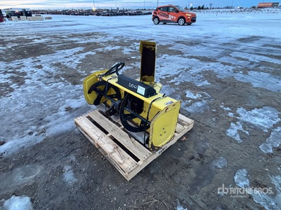 John Deere 47 Quick Hitch 47 in Sneeuw blazer