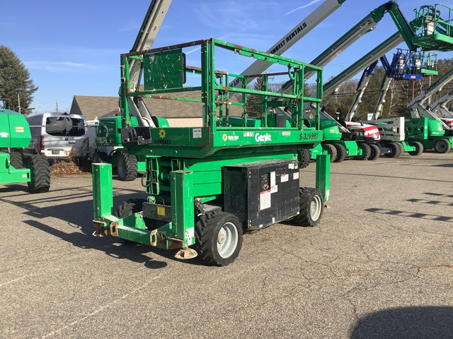 2014 Genie GS-3369RT Diesel 4x4 Scissor Lift 2014 Genie GS-3369RT Diesel 4x4 Scissor Lift