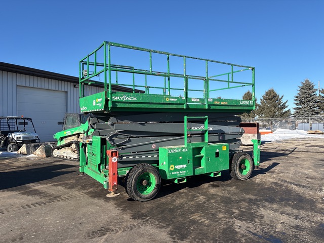2016 Skyjack SJ9250RT Dual Fuel 4x4 Scissor Lift 2016 Skyjack SJ9250RT Dual Fuel 4x4 Scissor Lift