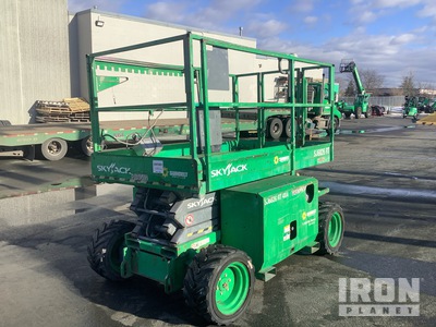 2014 Skyjack SJ6826 RT Dual Fuel 4x4 Ascenseur à ciseaux