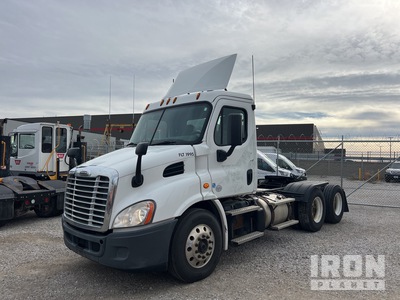 2015 Freightliner Cascadia 113 6x4 T/A Day Cab Truck Tractor