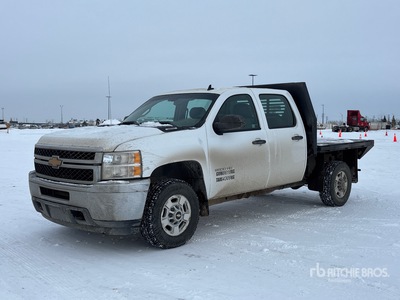 2013 Chevrolet Silverado 2500HD 4x4 Crew Cab Flatbed Truck