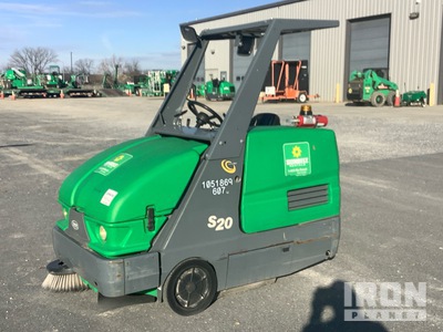2017 Tennant S20 Ride-On Sweeper