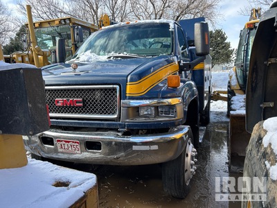 2009 GMC TopKick 4x4 Camion de servicios (Inoperable)