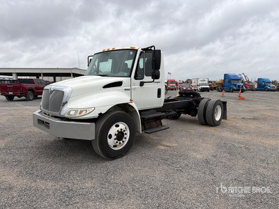 2009 International 4300 4x2 Cabine en chassis