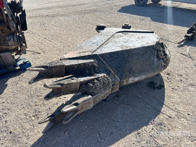 Rockland 32 in V-Ditching Excavator Bucket