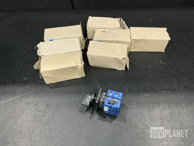 (8) Kraus & Naimer CHR10-C57400EF Rotary Switches