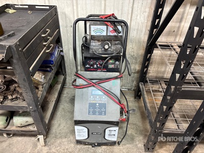 Quantity of (2) Battery Chargers Varios, tienda, almacen, consumidor