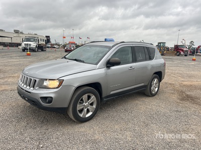 2015 Jeep Compass 4WD سيارة رياضية متعددة الاستخدامات