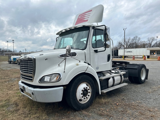 2013 Freightliner M2112 4x2 S/A Day Cab Truck Tractor (Inoperable)
