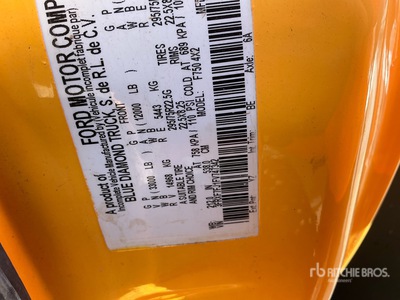 2015 Ford F-750 XL 4x2 Camion de servicios