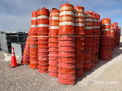 Quantity of (500) Safety Barrels Divers - Dispositifs de contrôle de circulation routière