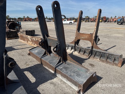 Hitachi 118 in Excavator Blade Attachment