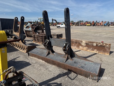 Hitachi 118 in Excavator Blade Attachment