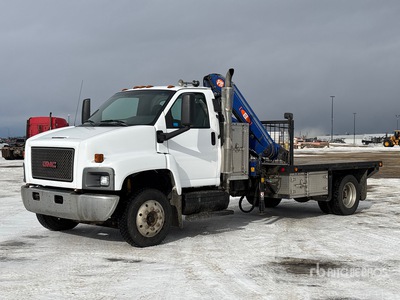 2013 PM Series 8 8023 5780 lb Knuckle Boom on 2003 GMC C6500 4x2 Crew Cab Camión Grúa