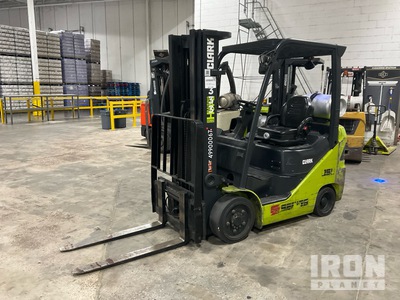 Clarke S25CL 5000 lb Cushion Tire Montacargas