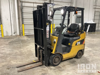 2012 (unverified) Cat 2C300 2500 lb Cushion Tire Montacargas