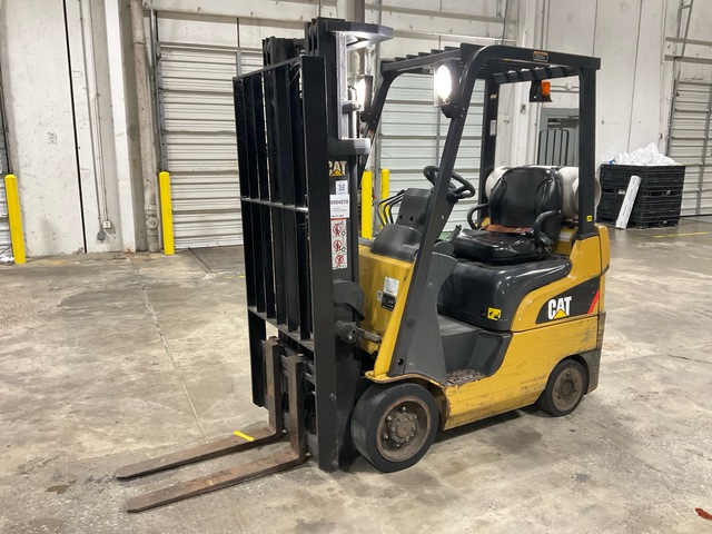 2016 Cat 2C300 2500 lb Cushion Tire Forklift