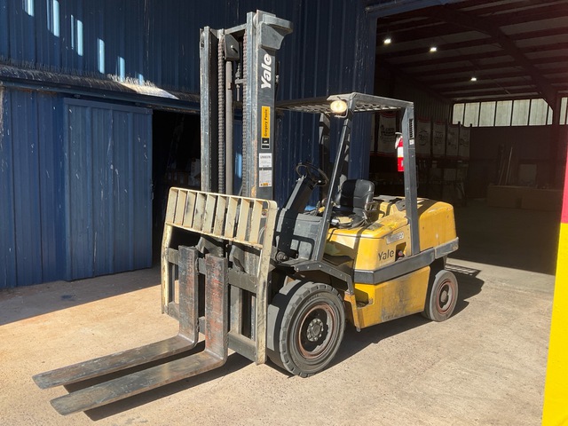 2004 Yale GDP100MJNPBV110 9600 lb Pneumatic Tire Forklift