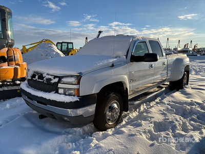 2005 Chevrolet Silverado 3500 LS 4x4 Crew Cab Pickup