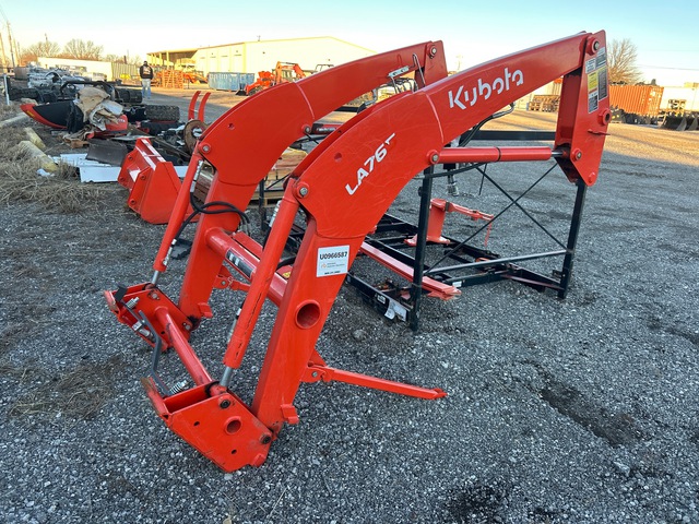 Kubota LA765 Front Loader Attachment Kubota LA765 Front Loader Attachment