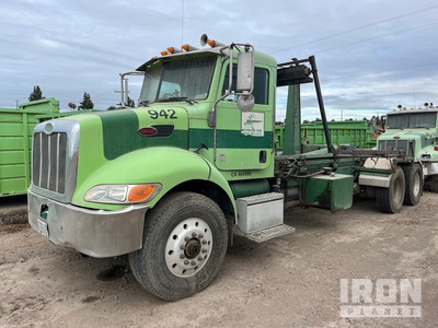2005 Peterbuilt 330 6x4 Hooklift Truck (Inoperable)