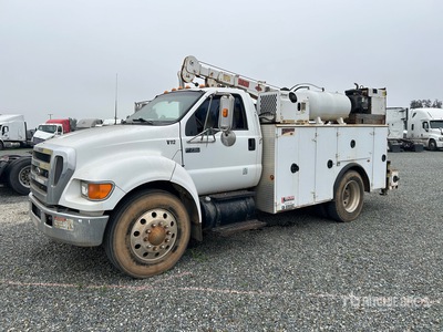 2004 Ford F-750 4x2 サービスカー