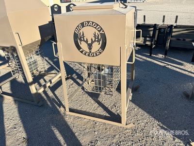 Big Daddy 500 Solar Corn Deer Feeder (Unused)
