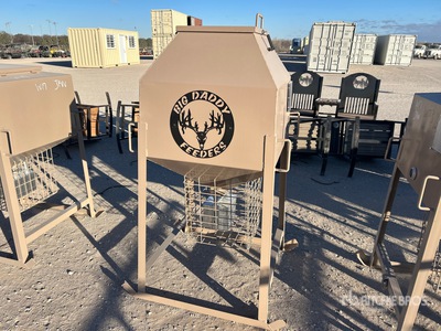 Big Daddy 700 Solar Corn Deer Feeder (Unused)