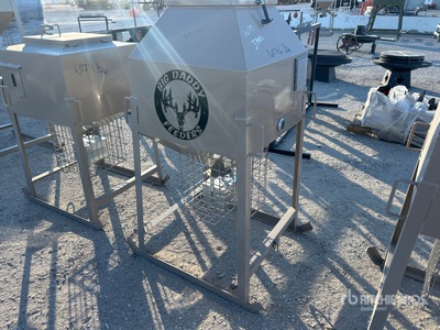 Big Daddy 700 Solar Corn Deer Feeder (Unused)