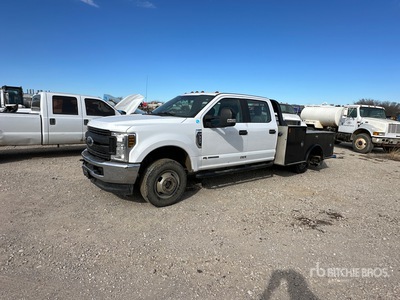 2019 Ford F-350 4x4 Crew Cab Flatbed Truck